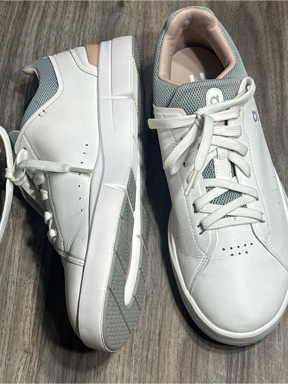 On Running Women's White Sneakers with Light Pink Lining - Picture 6 of 16